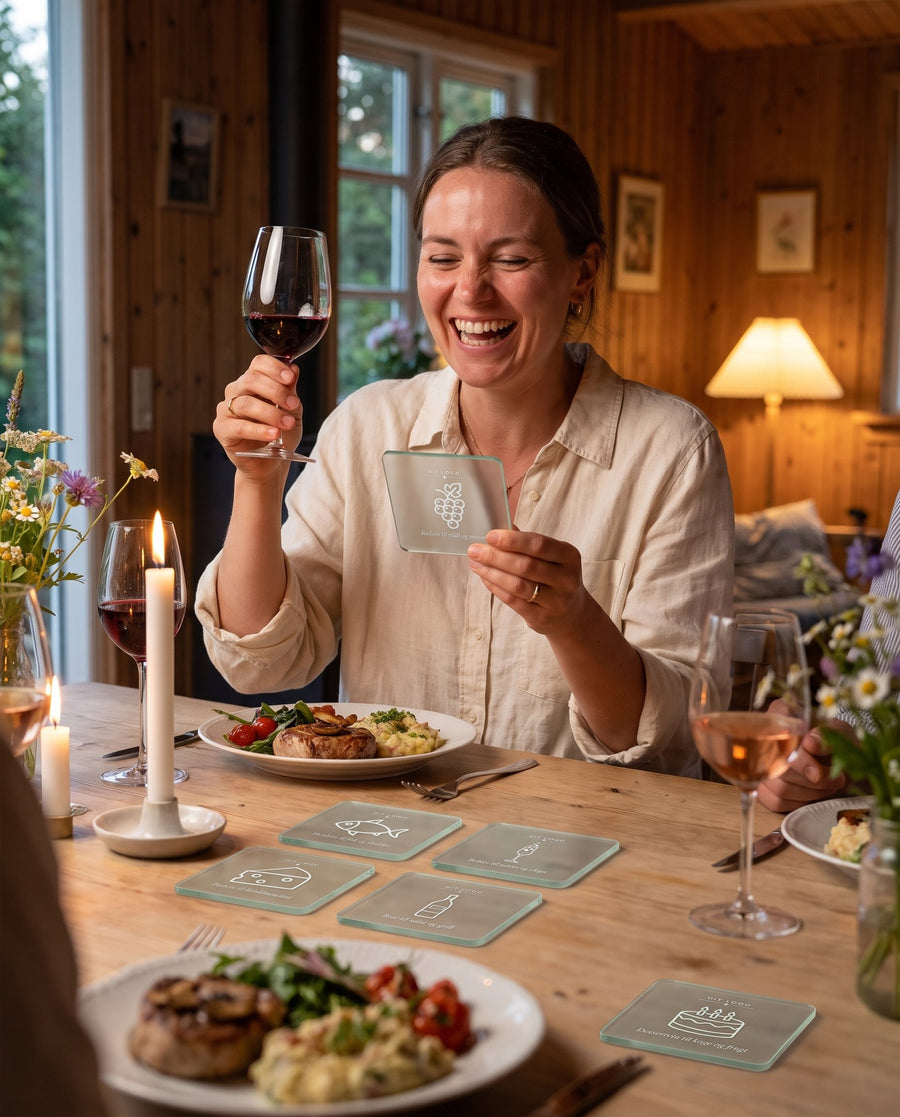 Brænding: 6 glasbrikker med vin og mad-tips og logo – i brug