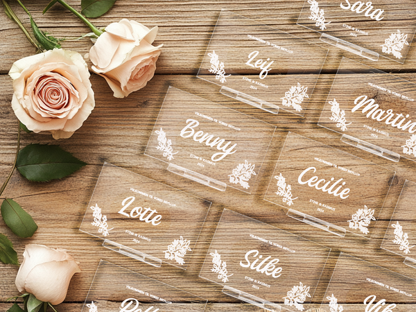 Personalized Modern Wedding Name Tags – Simple, Elegant Seating Cards for Contemporary Weddings in Minimalist Design